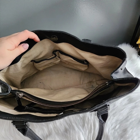 Tory Burch Hudson Bay Robinson Leather Tote - Picture 8 of 11